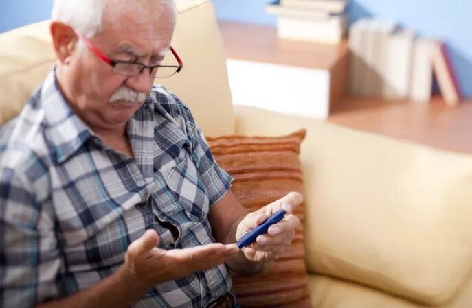Diabetics should measure blood sugar and take hypoglycemic medications